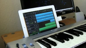 How to Use MIDI Keyboard With Garageband