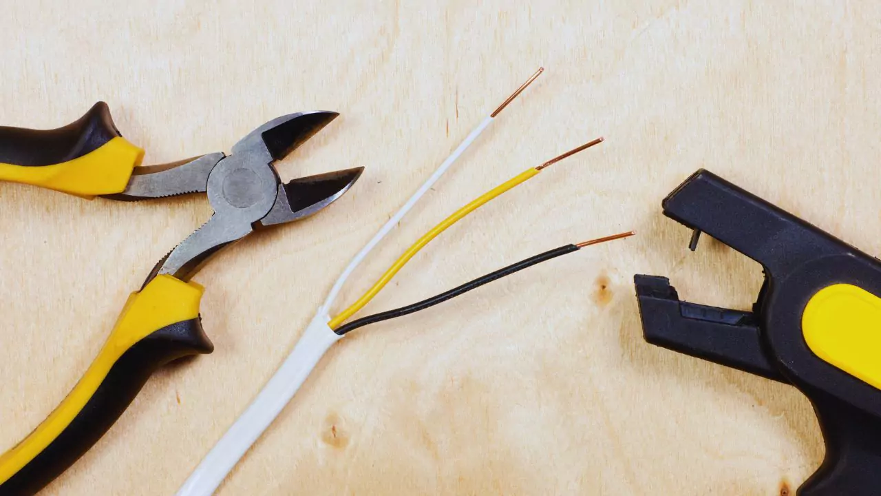 How To Strip Speaker Wire